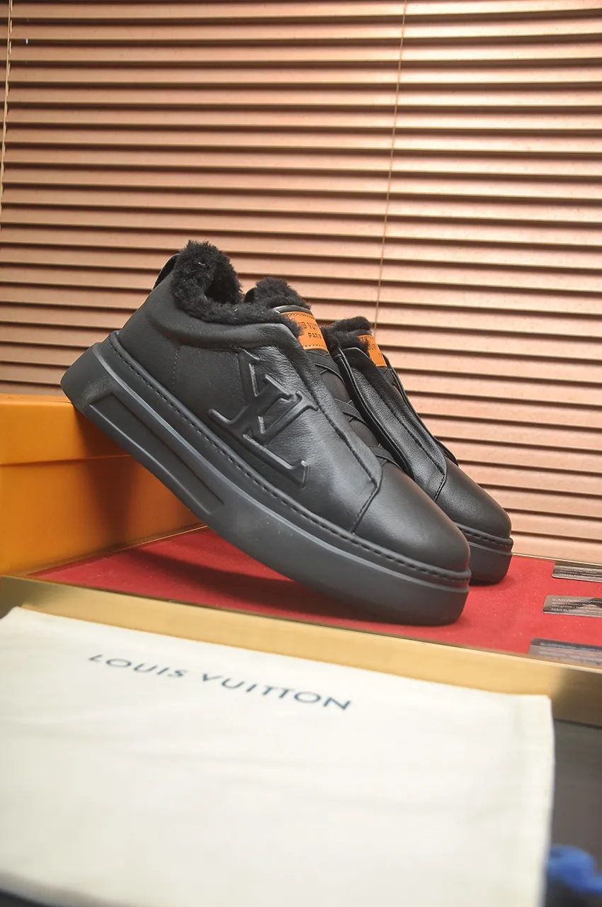 Men's men's shoes 💰500💶【LOUIS VUITTON】(Full wool lining) Same style as LV Louis Vuitton official website [Proud] Original single hot model LV original factory cowhide 👑1:1 original plate Sheepskin lining 👘Use imported cowhide. Body accessories one-to-one mold opening 💪 counter quality 🙏 Dear friends, if you are still worried about wearing matching shoes 💋, then these shoes are your best choice 🎁🎁! 38-45 (45 is custom-made and cannot be returned or exchanged)